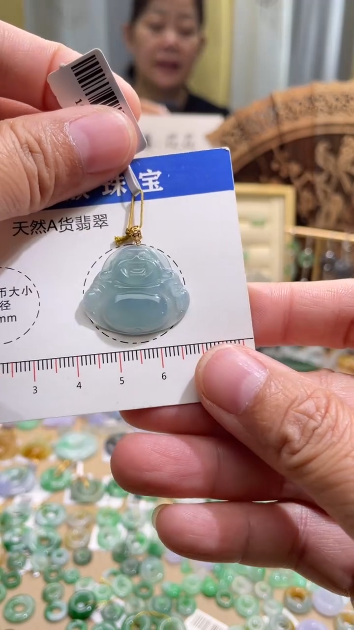 颈饰18K金镶嵌翡翠佛公