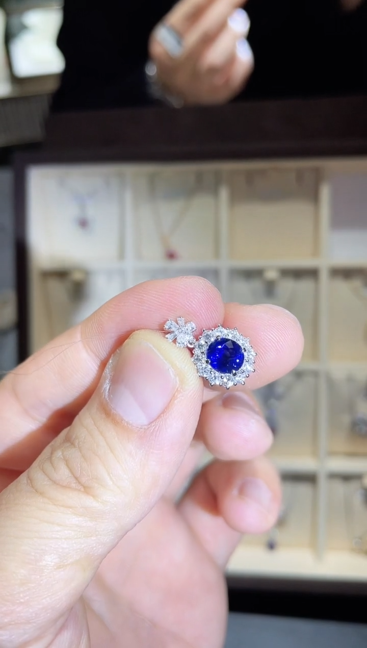 【闪购商品】蓝宝石吊坠(不含链)18K金镶嵌1.04ct
