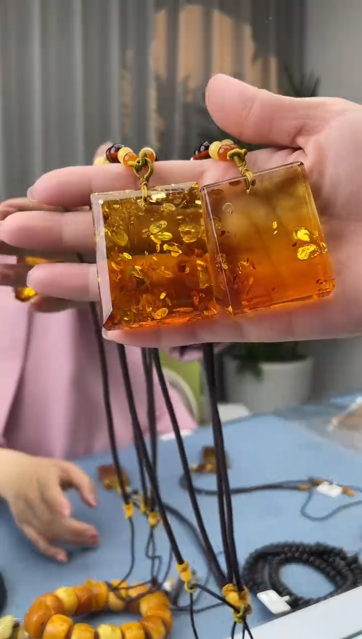 【闪购商品】琥珀珠宝奇石未镶嵌假一罚十，多样性发一件022