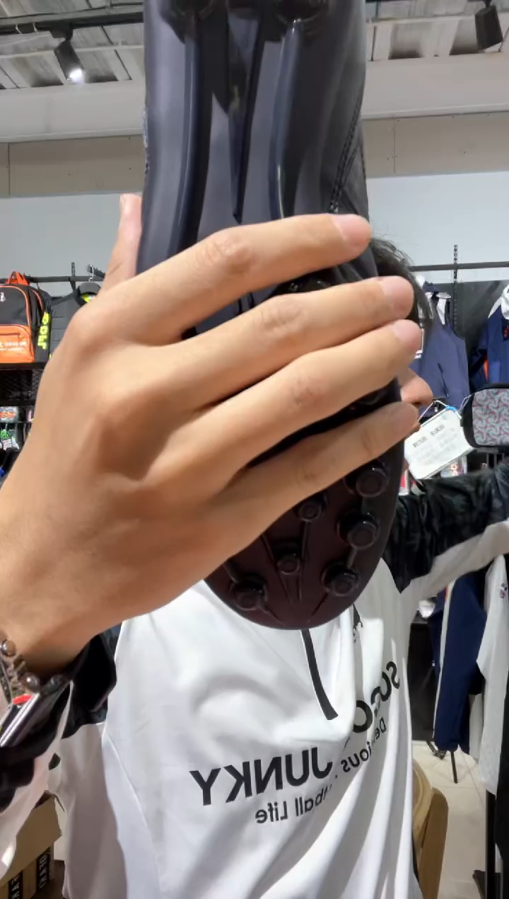 A*、尺码40.5，价格1999，黑色短袜+鞋袋