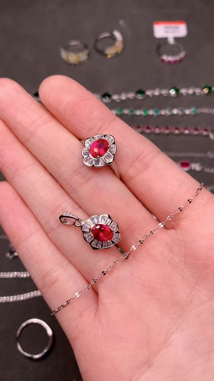 【闪购商品】红宝石套装银S925镶嵌......