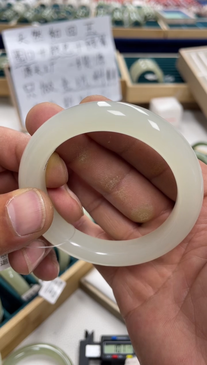 未镶嵌手镯和田玉素**风和田玉手镯