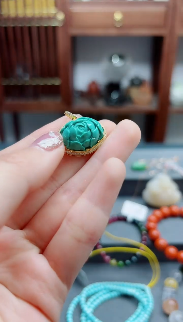 绿松石18K金镶嵌颈饰18K金松石雕花吊坠WY赠链