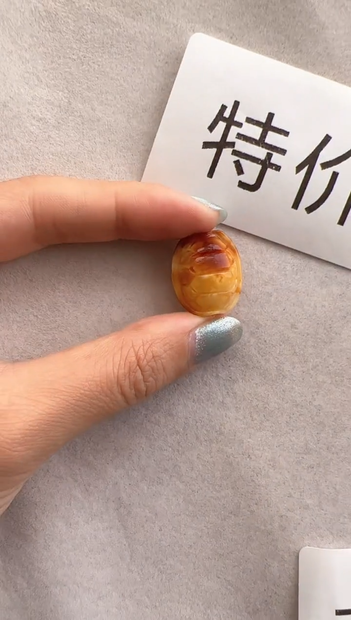 【闪购商品】琥珀裸石未镶嵌10219386-特价吊坠