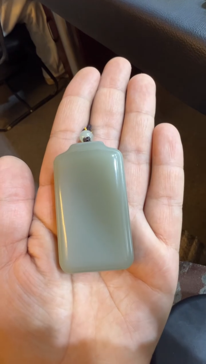 吊坠(赠链)未镶嵌和田玉且末近矿高青白牌子（产地直发）