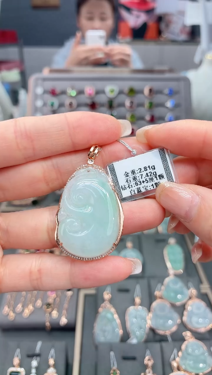 颈饰18K金镶嵌翡翠7.42     