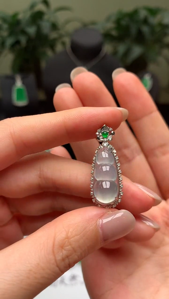 翡翠18K金镶嵌吊坠(不含链)福豆