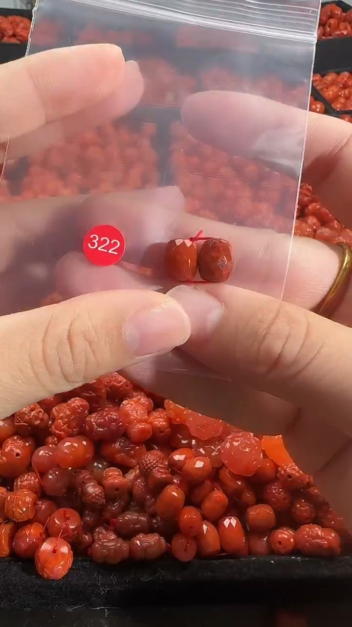 颈饰未镶嵌南红玛瑙1