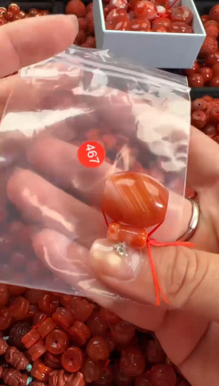 南红玛瑙未镶嵌颈饰1