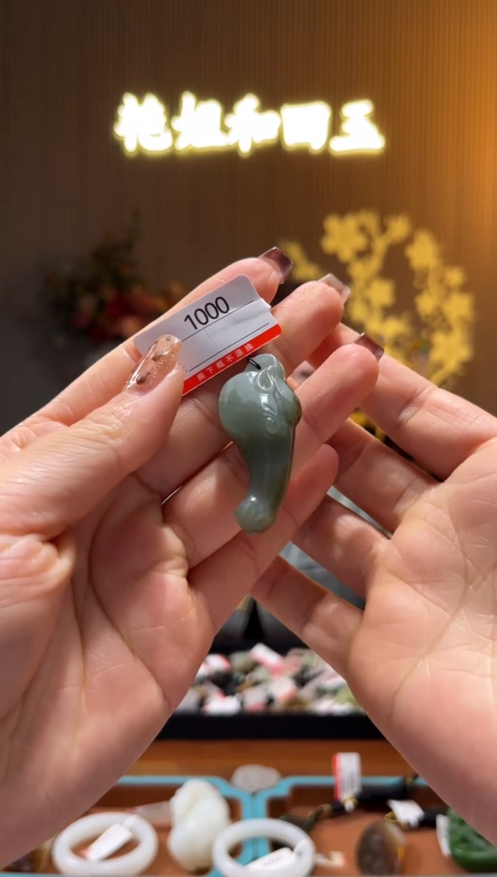 和田玉未镶嵌吊坠1