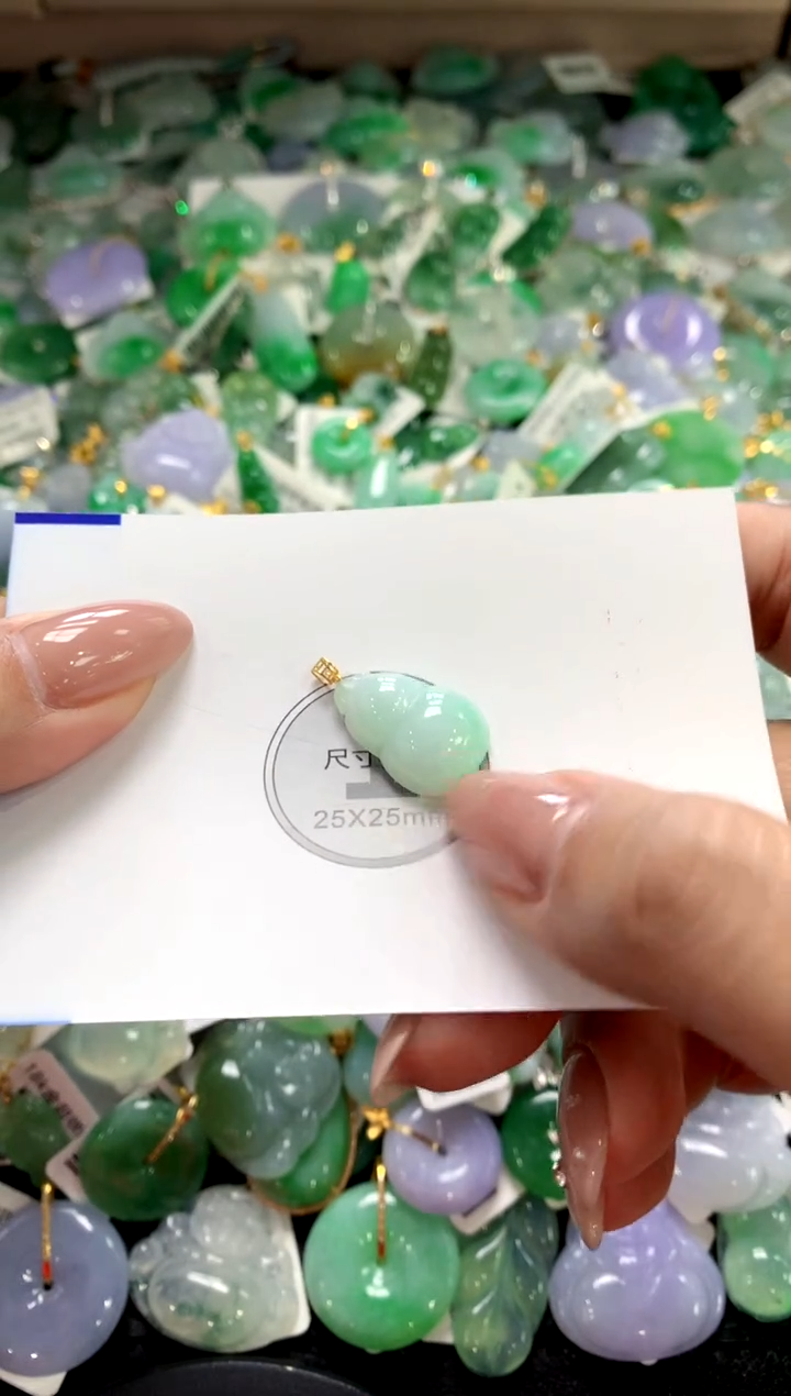 颈饰未镶嵌翡翠1