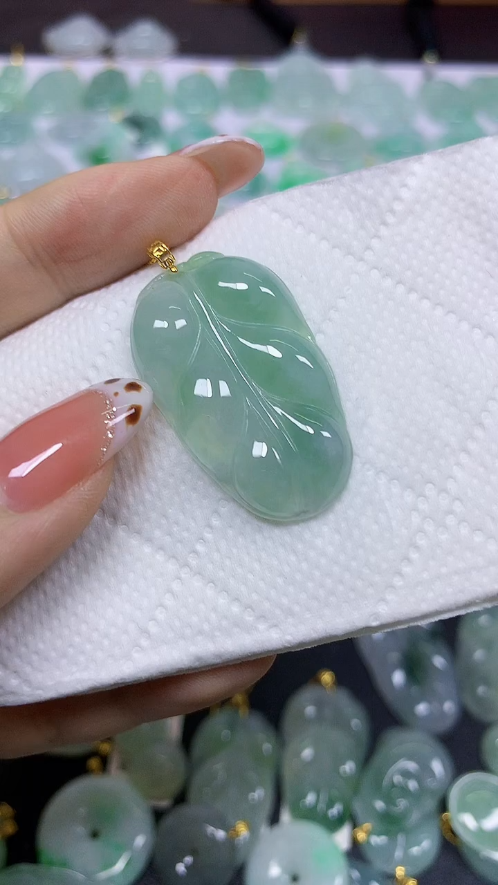 颈饰18K金镶嵌翡翠 天然翡翠A货