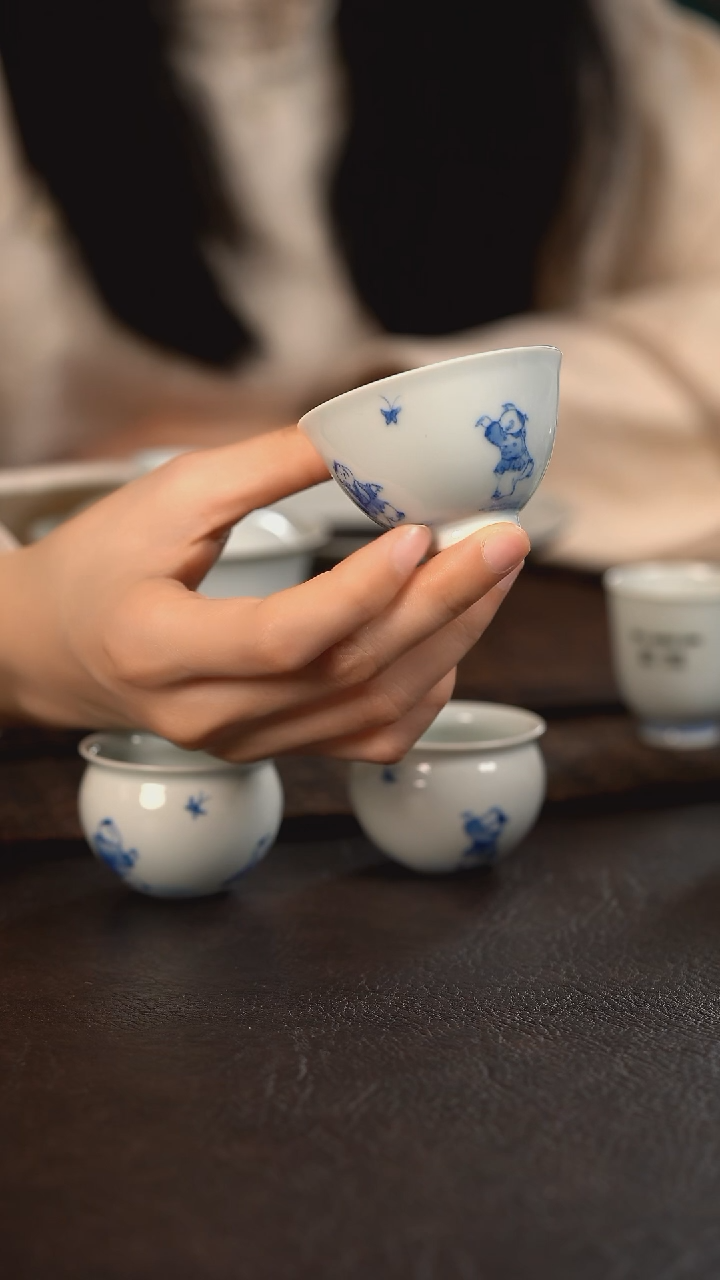 【闪购商品】杯聚澜堂童子扑蝶小鸡心杯