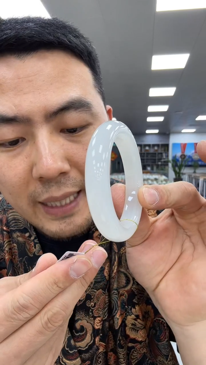 【闪购商品】和田玉手镯未镶嵌53-54  109