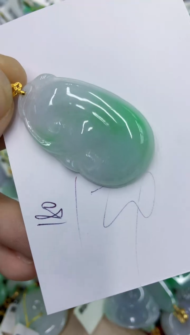 颈饰18K金镶嵌翡翠11111111111
