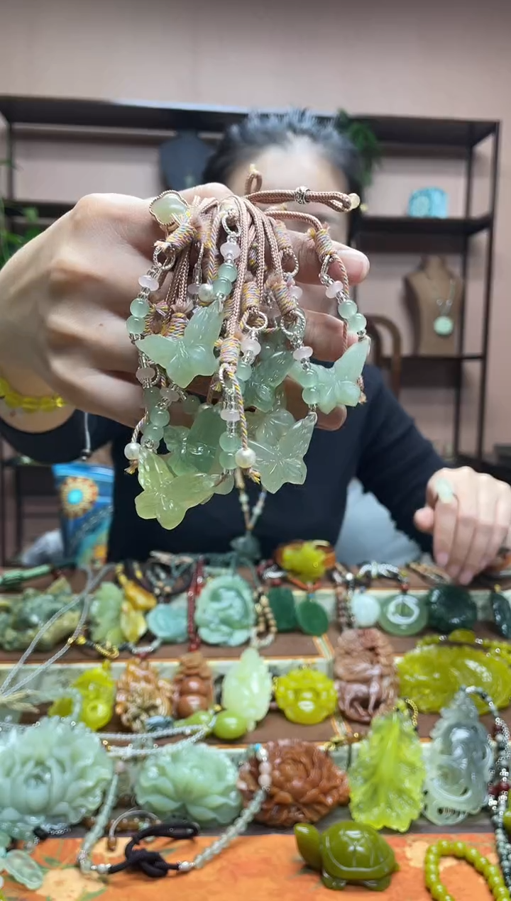 未镶嵌岫玉颈饰多样性发货发其中之一