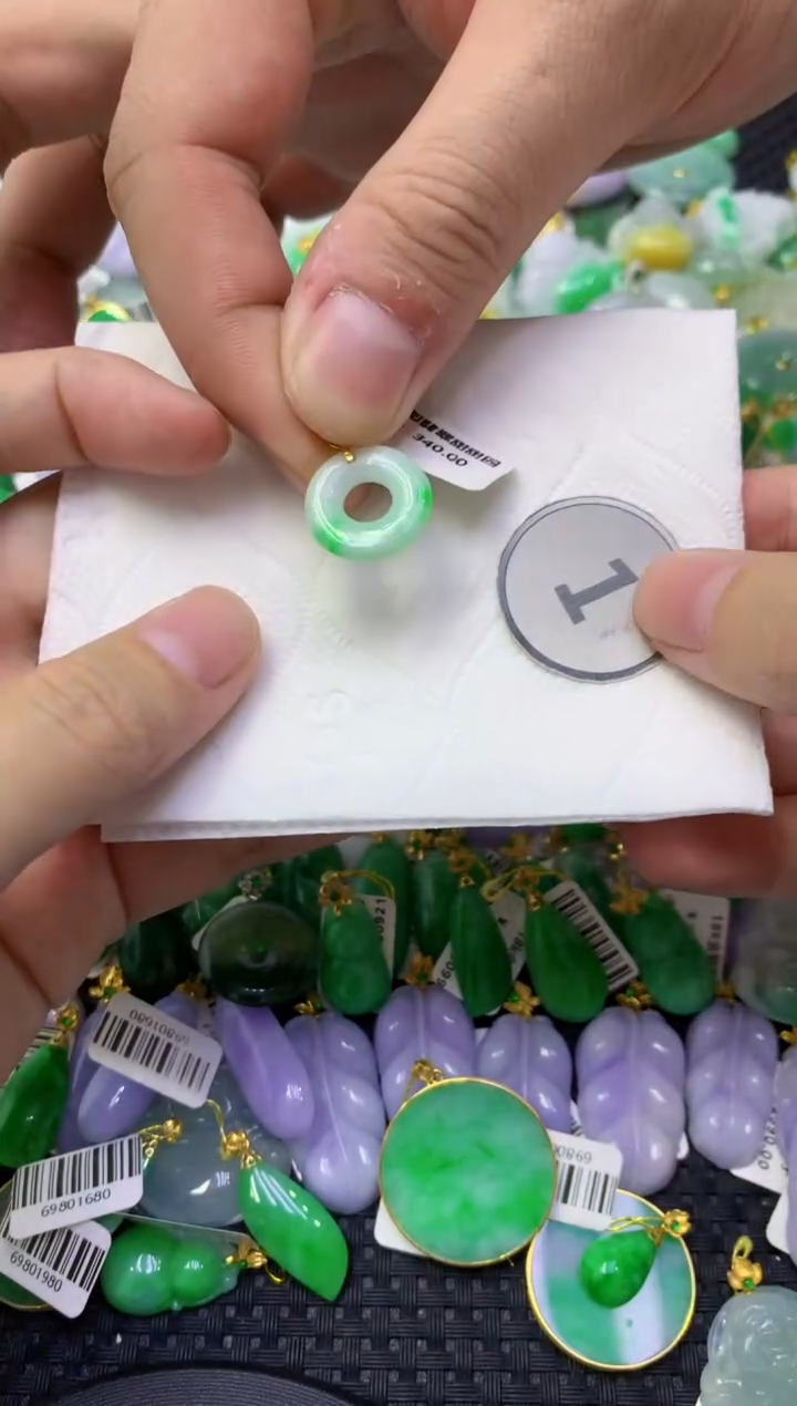 颈饰未镶嵌翡翠天然缅甸翡翠A货