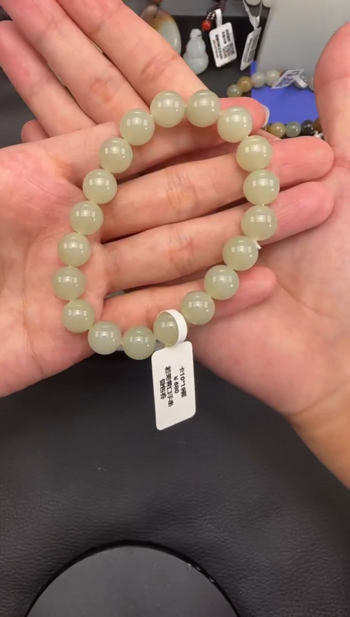 未镶嵌手串和田玉（青玉）卡10青白玉手串