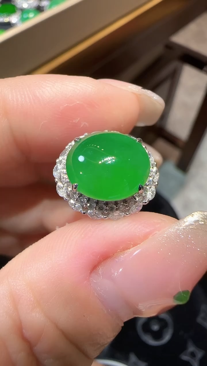 【闪购商品】翡翠戒指18K金镶嵌蛋面