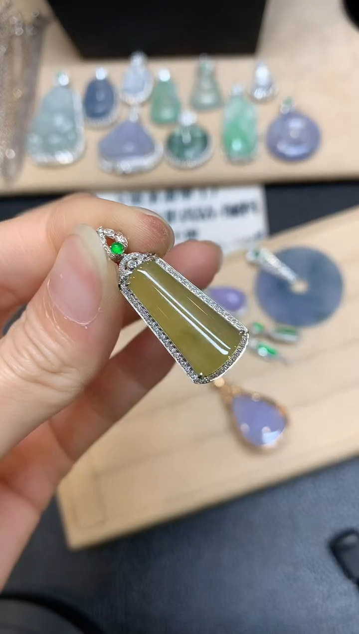 【闪购商品】翡翠颈饰18K金镶嵌【无服务费