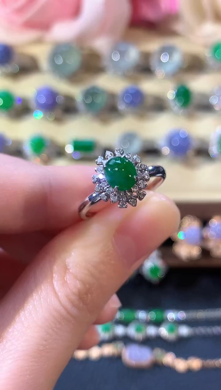 18K金镶嵌戒指翡翠冬日珠宝Q42