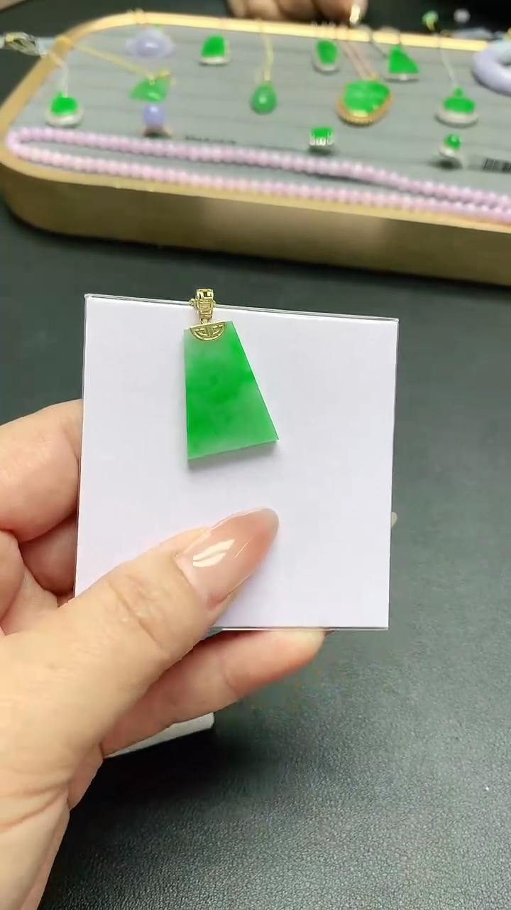【闪购商品】翡翠18K金镶嵌颈饰证书 礼盒