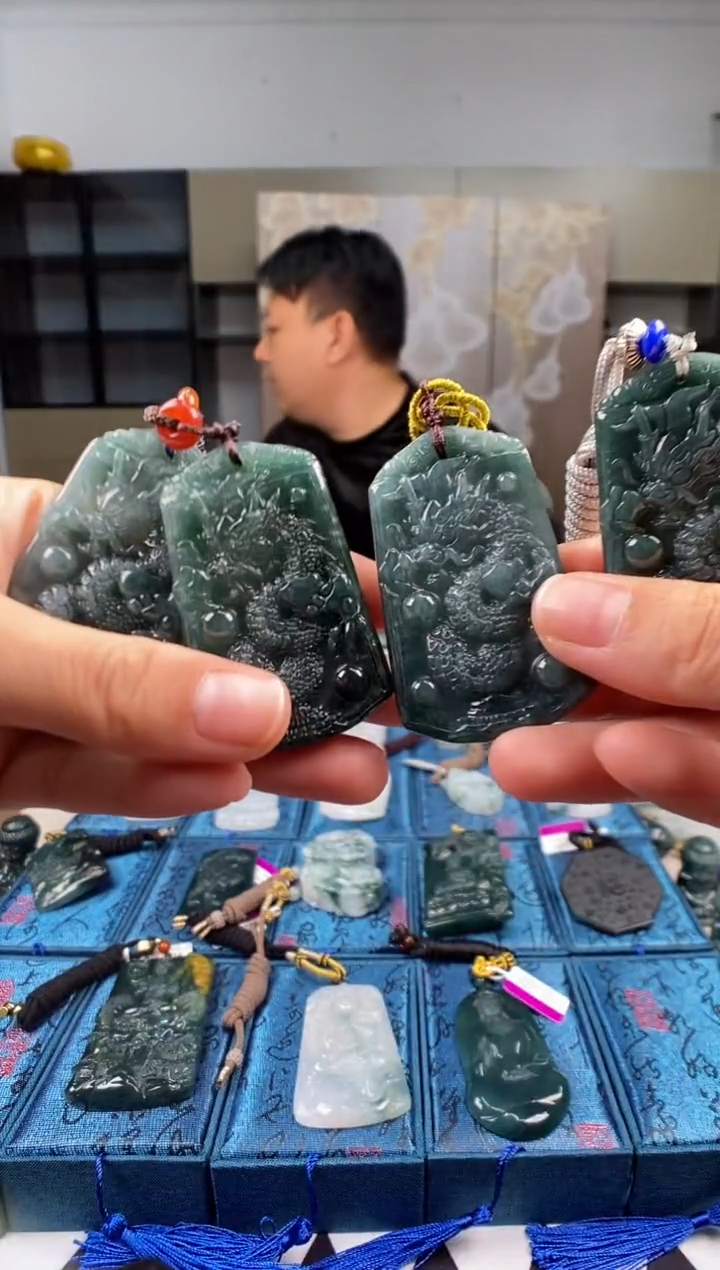 颈饰未镶嵌翡翠多样性发其一