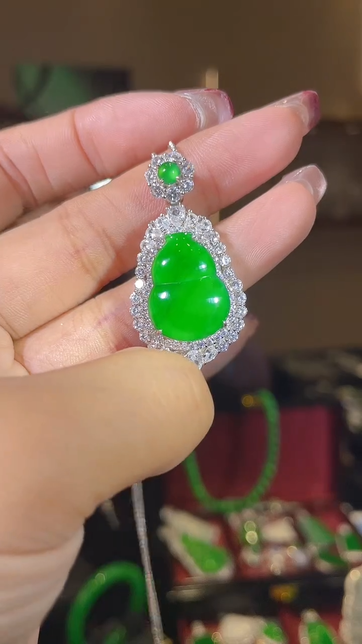 【闪购商品】翡翠吊坠(不含链)银S925镶嵌天然翡翠A货