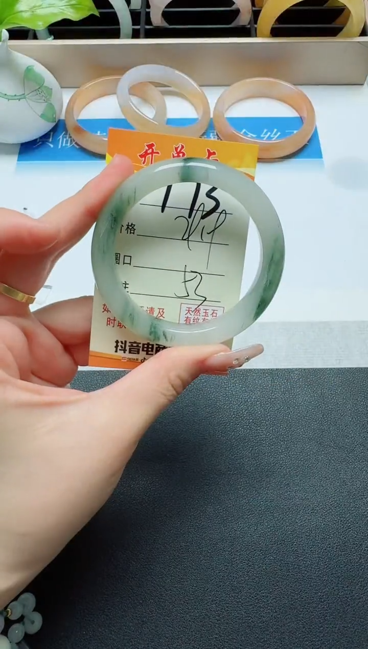 【闪购商品】石英质玉手镯未镶嵌173