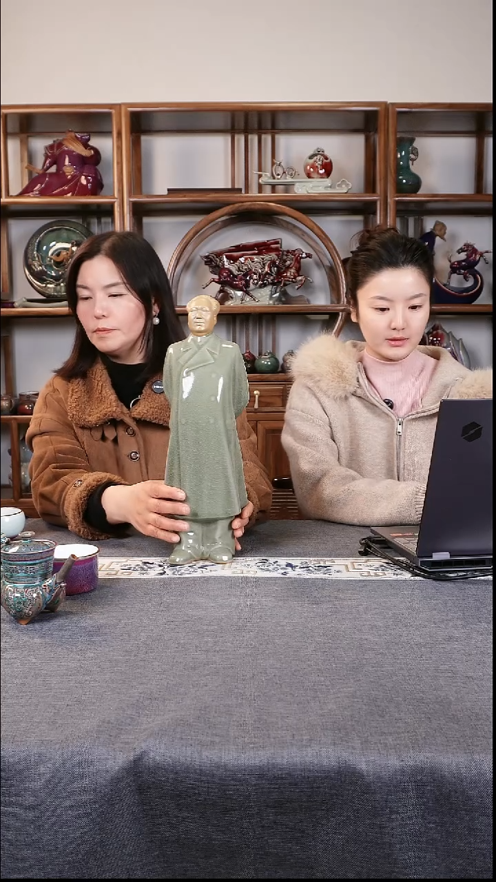 瓷片伟人站相40公分 土魂钧瓷