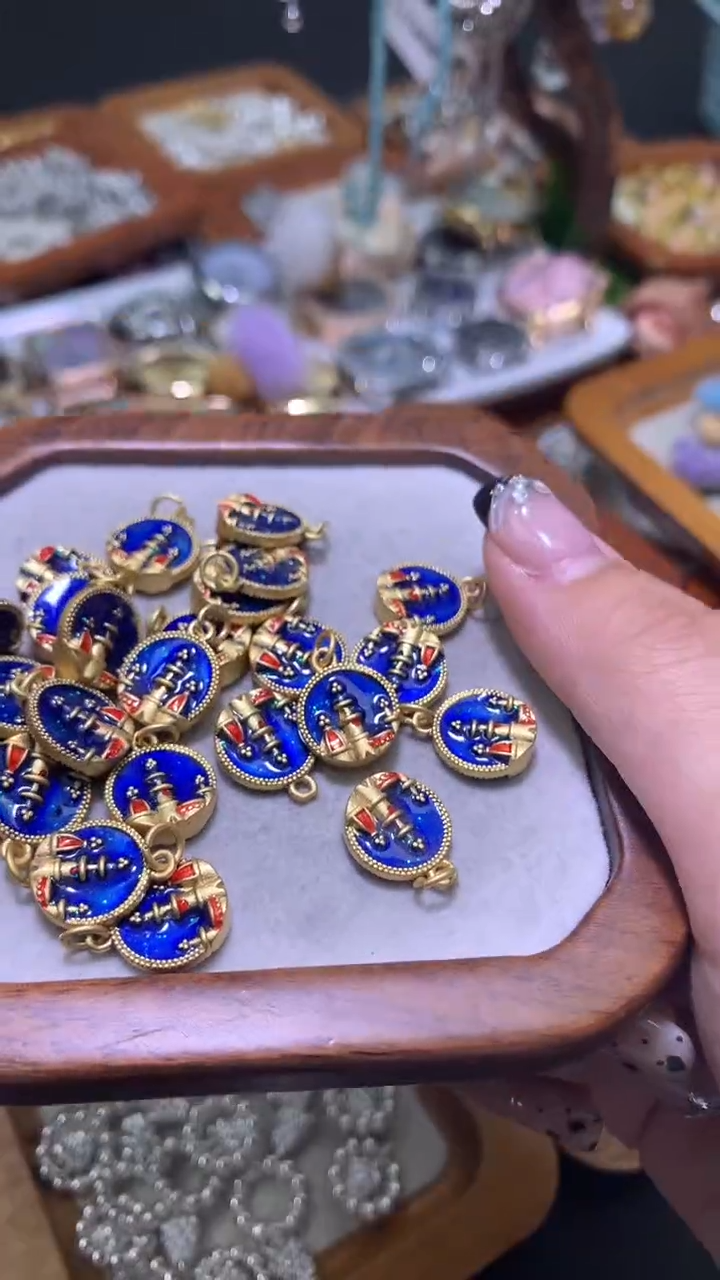 锆石合金珐琅彩城堡提溜8元4个