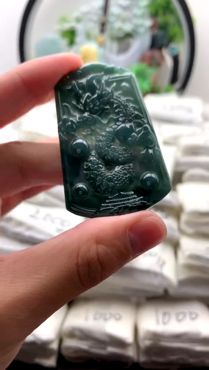 翡翠未镶嵌颈饰龙牌【品质一般能接受再拍】