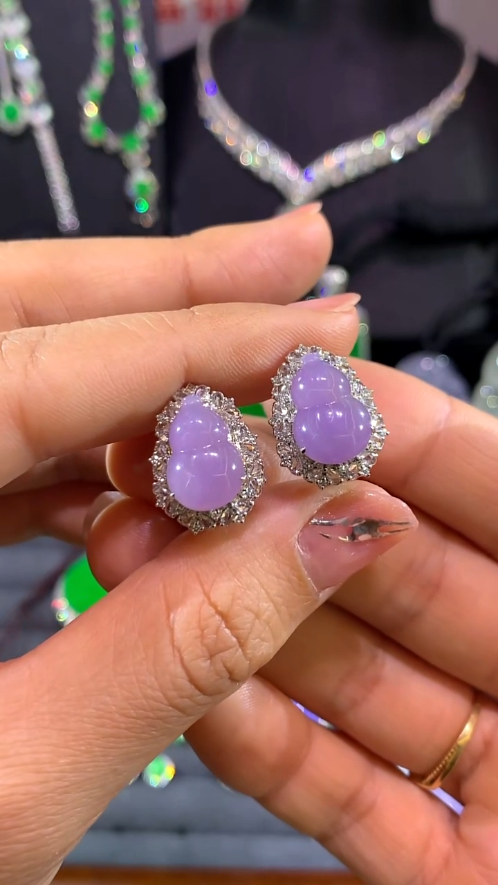 18K金镶嵌翡翠耳饰耳包