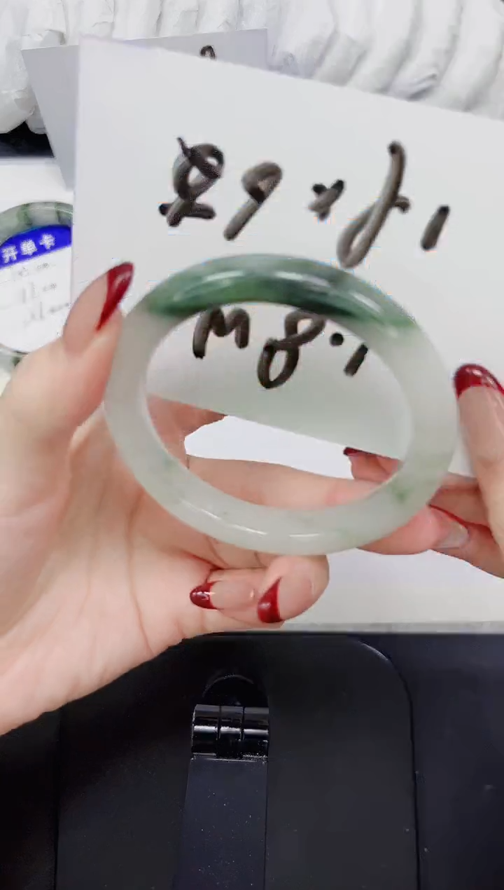 【闪购商品】石英质玉手镯未镶嵌101