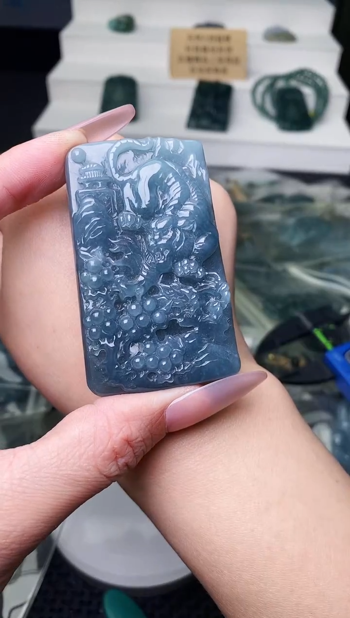 颈饰未镶嵌翡翠 