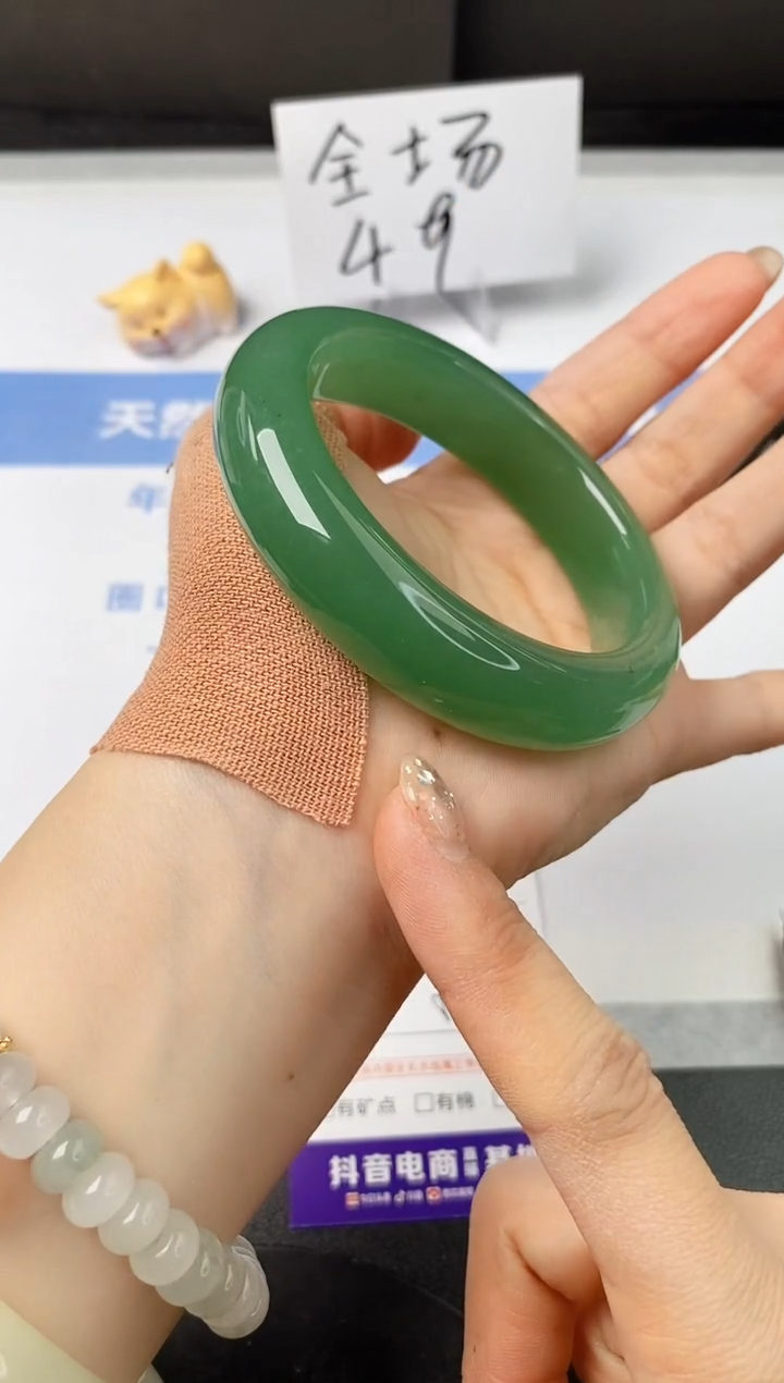 【闪购商品】石英质玉手镯未镶嵌s357-DC