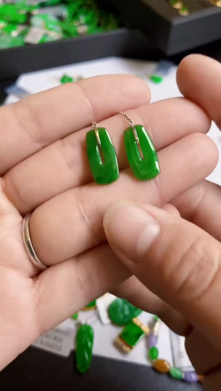 【闪购商品】翡翠颈饰18K金镶嵌耳饰