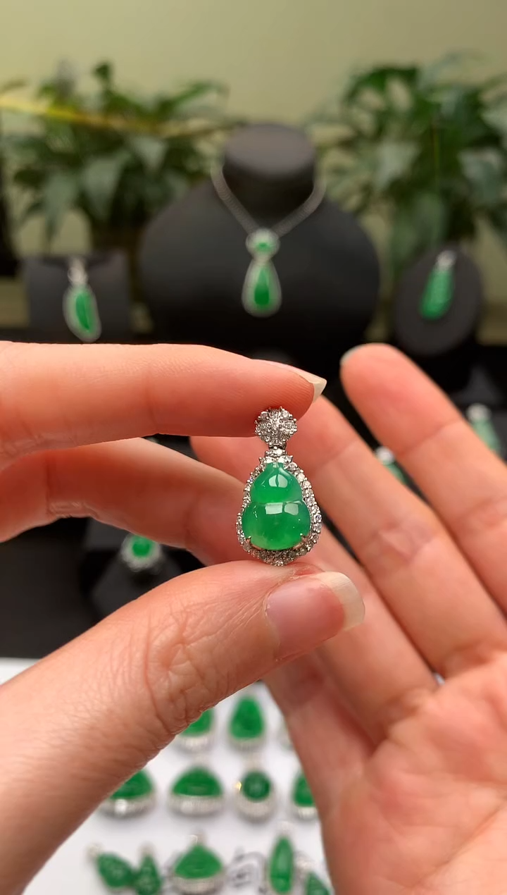 【闪购商品】翡翠颈饰18K金镶嵌葫芦