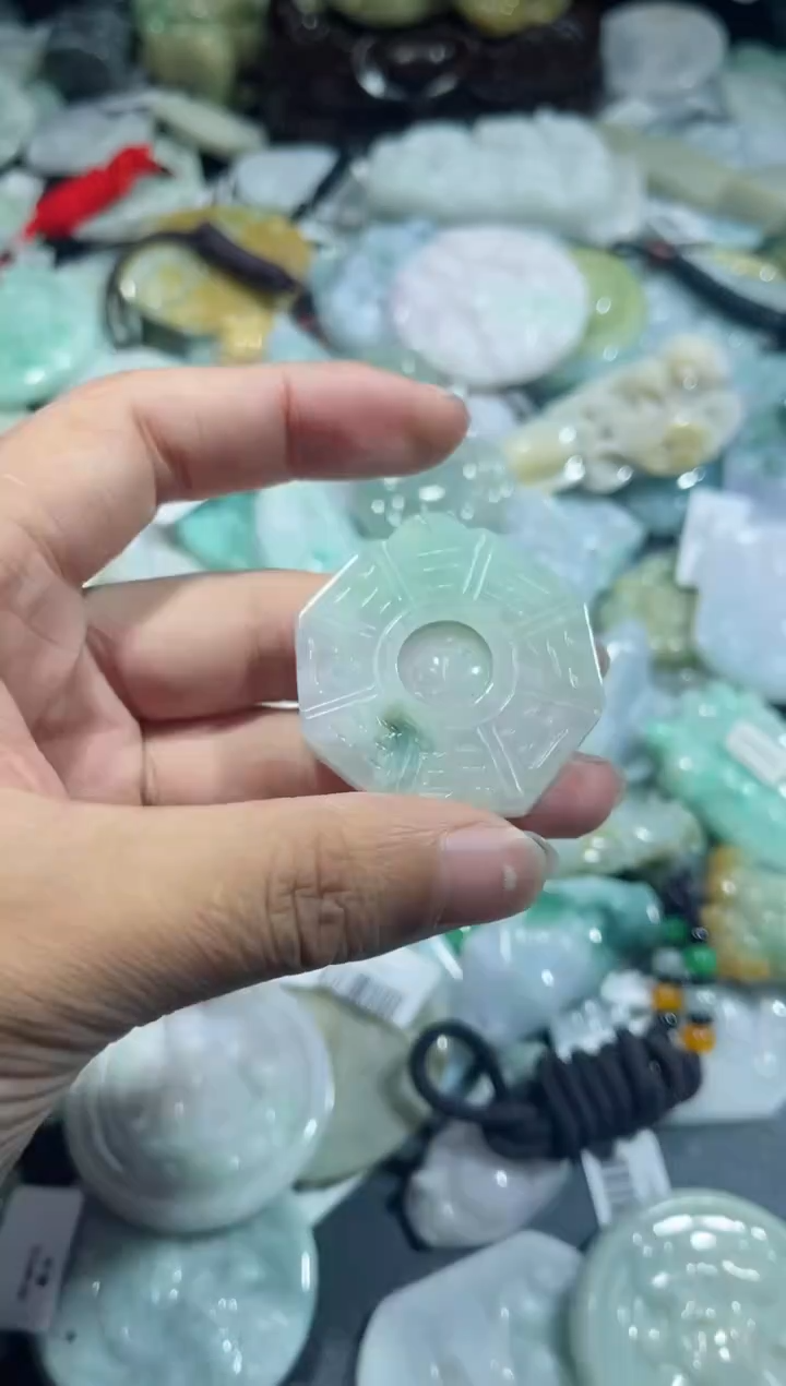 【闪购商品】翡翠颈饰未镶嵌00012219