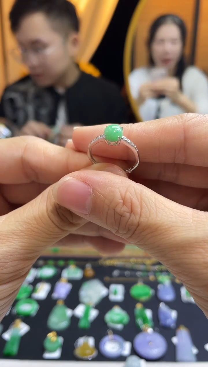 颈饰未镶嵌翡翠戒指  百元以下不出证 