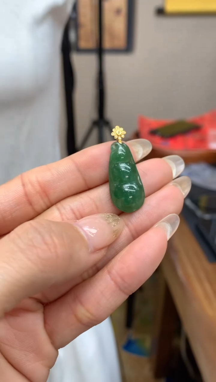 【闪购商品】翡翠颈饰18K金镶嵌福豆