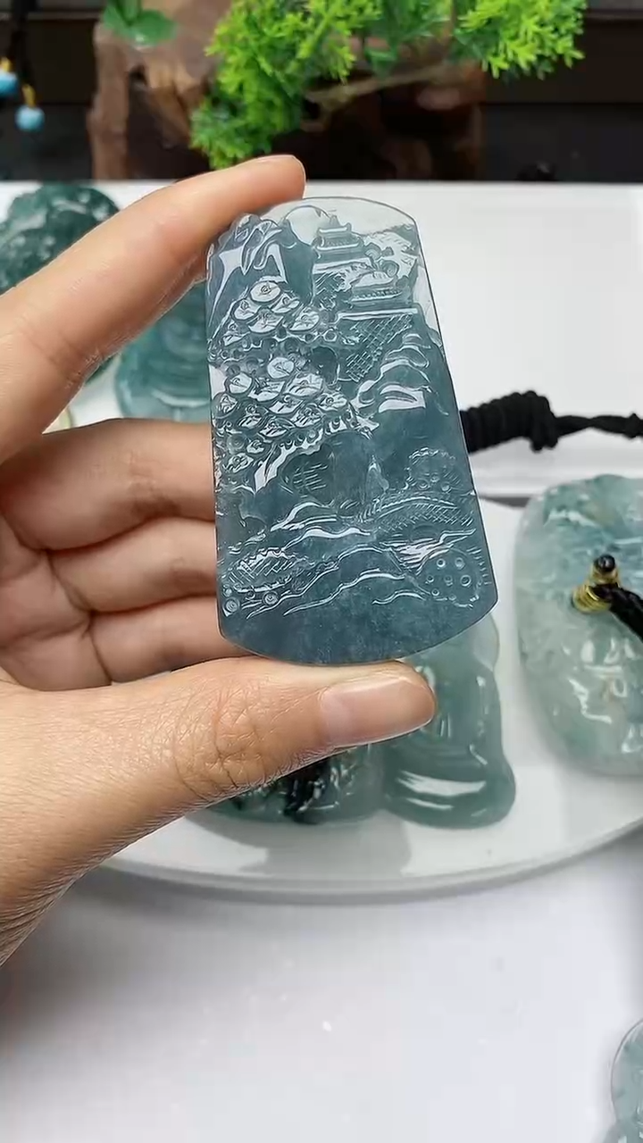 【闪购商品】翡翠颈饰未镶嵌         