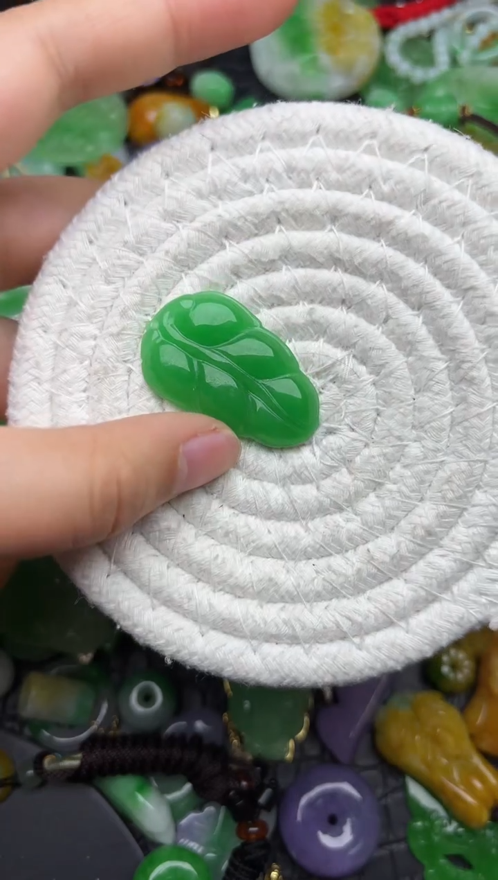 颈饰未镶嵌翡翠缅甸翡翠吊坠