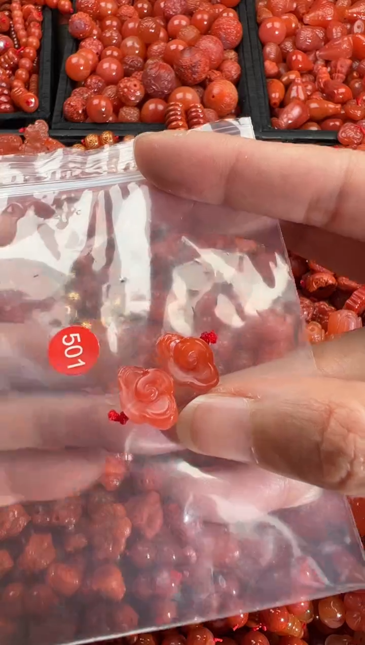 【闪购商品】南红玛瑙颈饰未镶嵌1