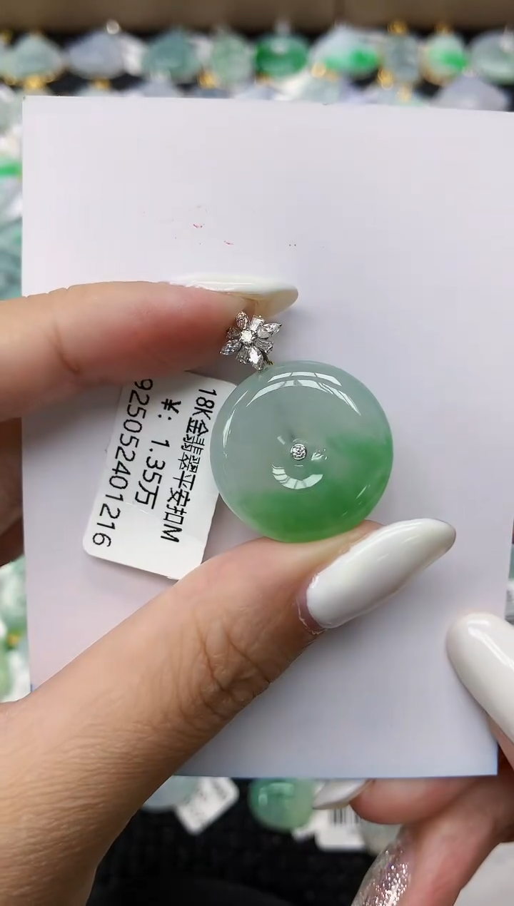 颈饰18K金镶嵌翡翠11111111111