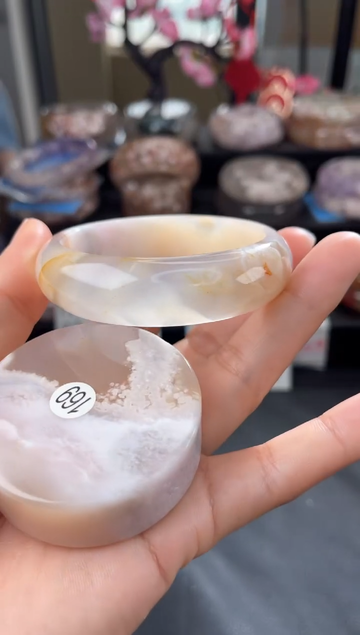 【闪购商品】石英质玉手镯未镶嵌53