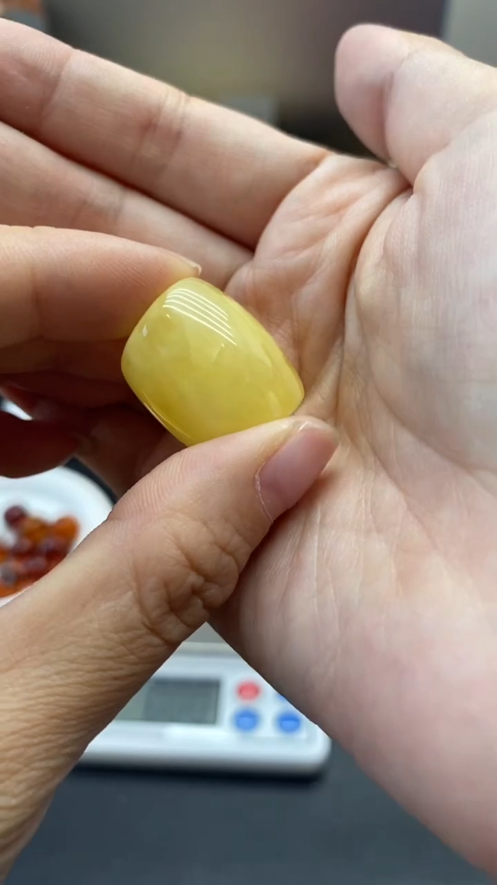 琥珀未镶嵌珠宝奇石2516