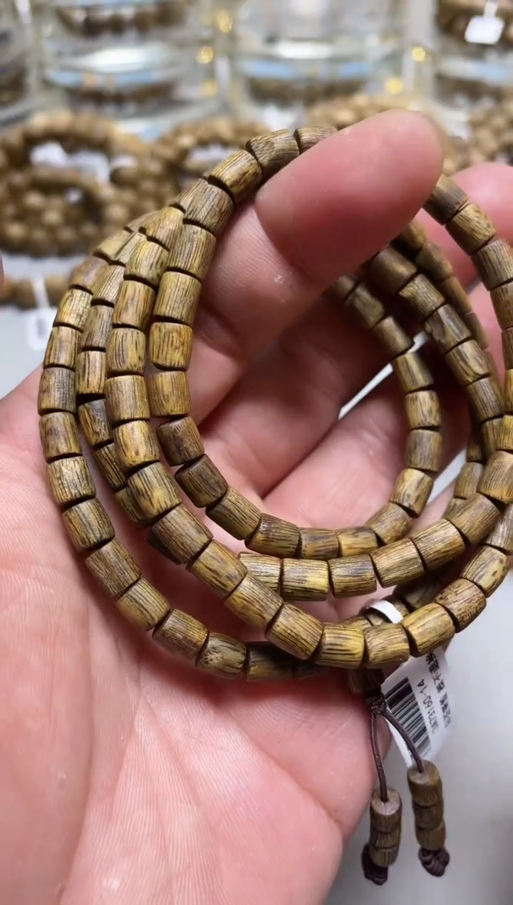 【闪购商品】沉香手串海南莺歌绿随型长串多样性发其一