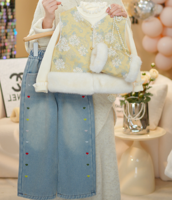 2025女童冬款中式提花显贵拜年服加厚绒马甲毛衣牛仔裤套装8912