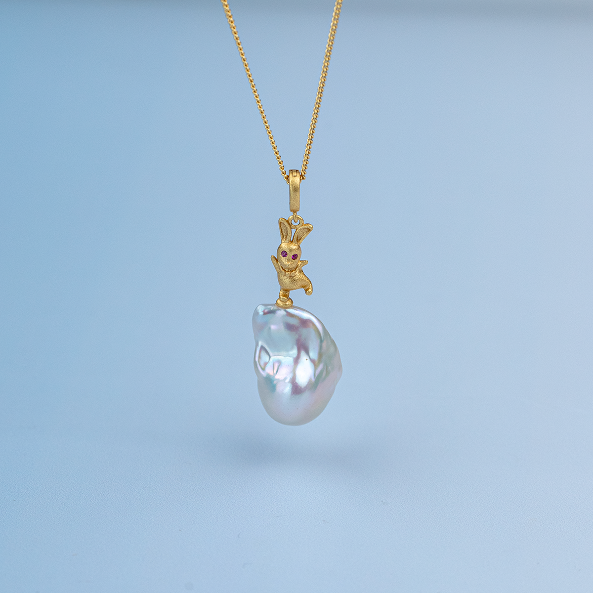 珈白丽淡水珍珠‘功夫小兔’吊坠12-15mm万能扣含链【曼曼设计】